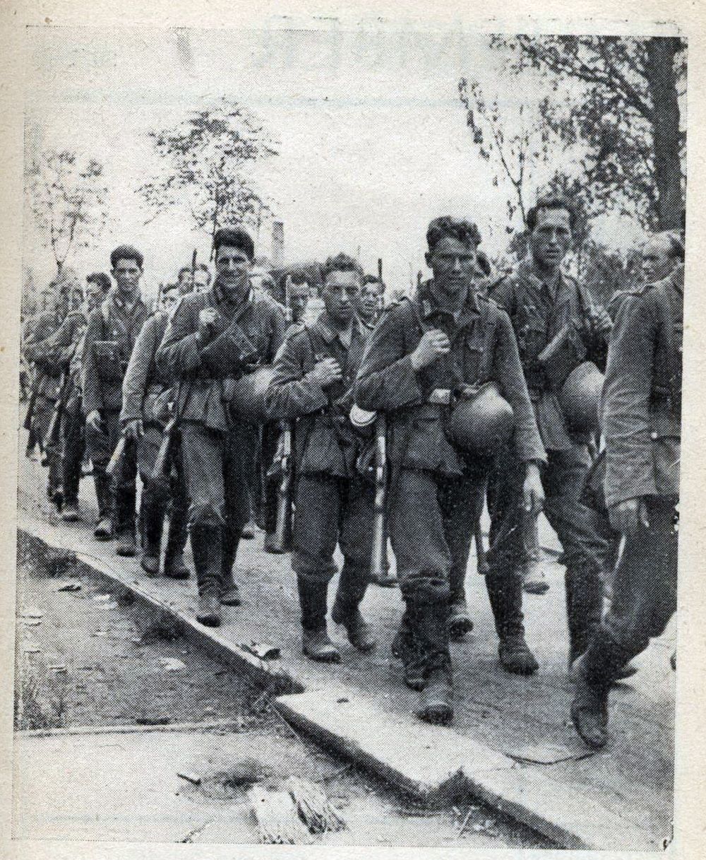 photos de soldats allemand tirées d'un agenda de 1942